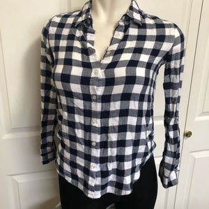 Romeo + Juliet  blue plaid button down top sz.L